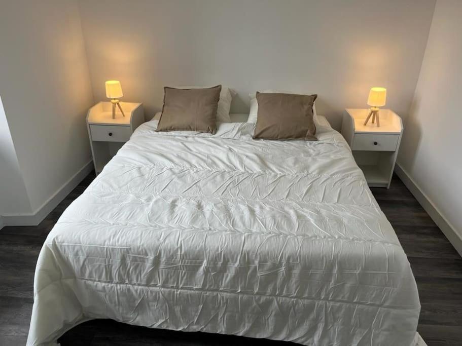 Michel Apartment Динан Екстериор снимка